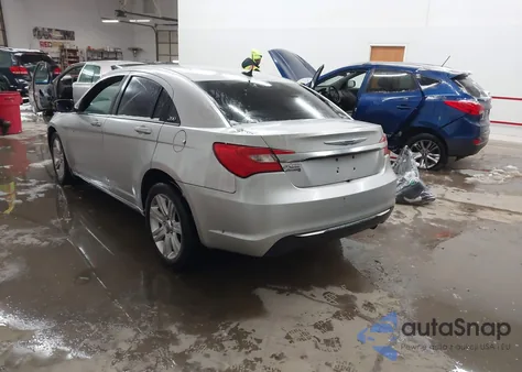 2012 Chrysler 200 Lx z USA, uszkodzony, nr VIN 1C3CCBAB6CN179768